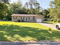 Building Photo - ** ~~ Beautiful 3 bedroom 2 bath house in ...