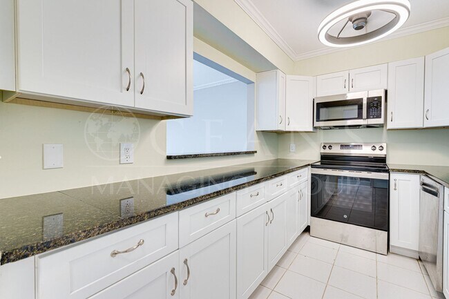 Building Photo - 1st Floor Oceanfront Condo in Ormond