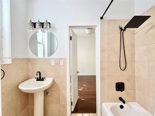 Building Photo - 1027 Euclid Ave