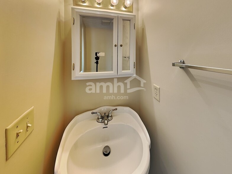 Building Photo - 158 Steiger Ct