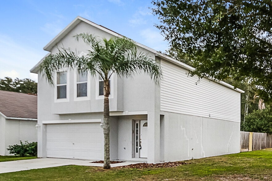 Building Photo - 5840 Lake Front Dr