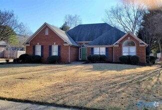 Building Photo - 1100 Leeward Dr SE