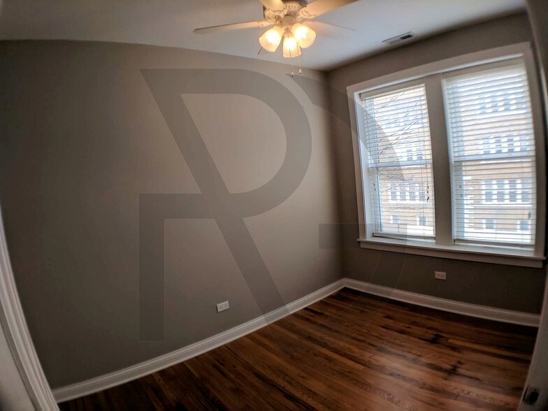 Building Photo - 3804 N Marshfield Ave