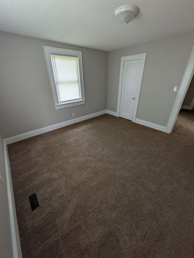 Building Photo - 2BD/2BA House in Hickory