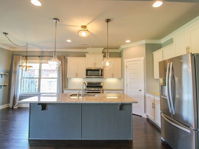 Building Photo - Great Location near Edgewater and Toyota F...