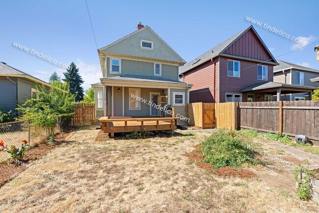 Building Photo - University Park Farmhouse with Yard, Deck ...