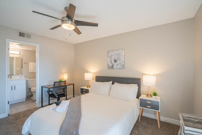 Building Photo - 8550 E McDowell Rd