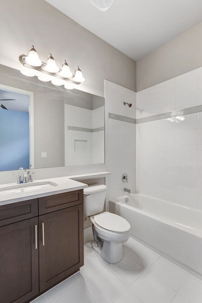 Building Photo - ** STONECREEK ** 3 BED + DEN / 3.5 BATH - ...