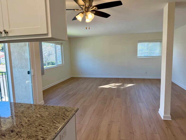 Living room - 247 Alestar St