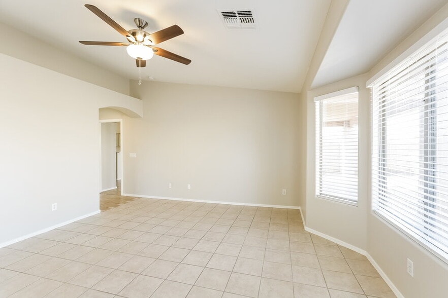 Building Photo - 6622 S 23rd Ave