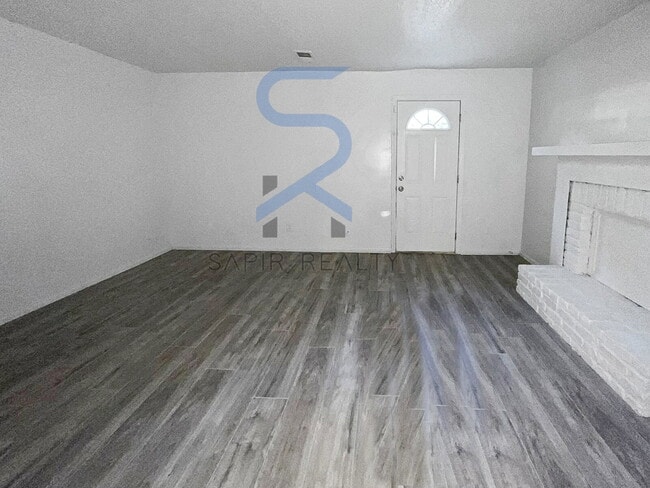 Building Photo - 2734 Penwood Pl