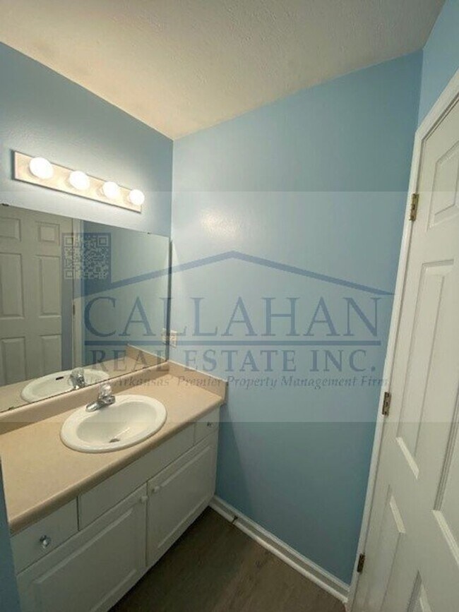 Building Photo - West LR Home