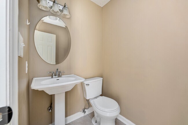 Building Photo - 127 Suffolk Dr