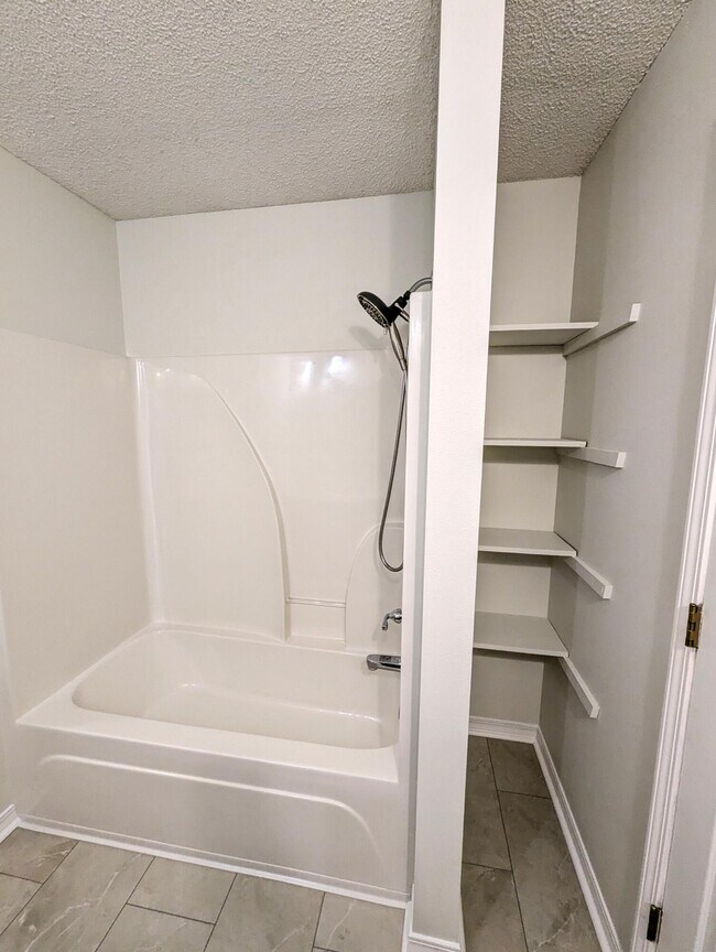 Building Photo - 2001 Presidio St