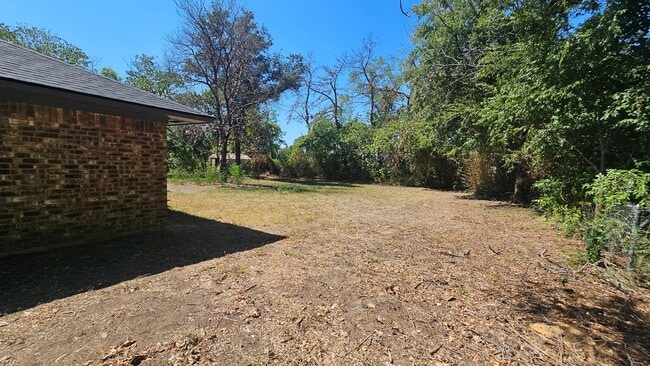 Building Photo - 1700 Kendolph Dr