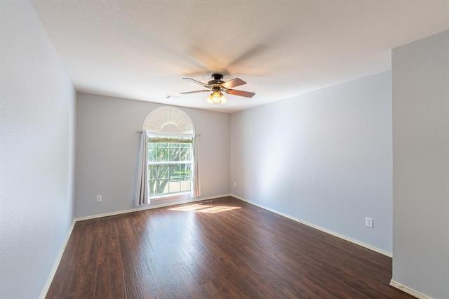 Building Photo - 9200 Warren Dr