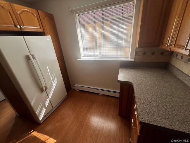 Building Photo - 2 Granada Crescent