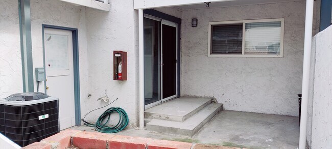 Building Photo - 2820 Malabar Ave