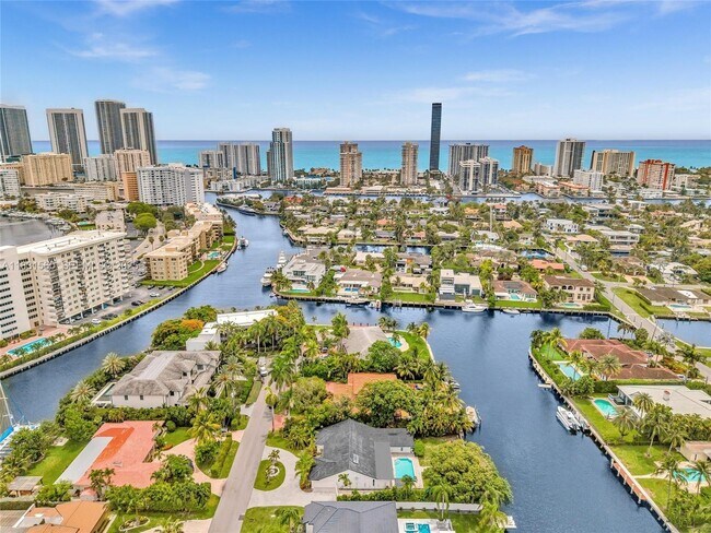 Building Photo - 413 Tamarind Dr