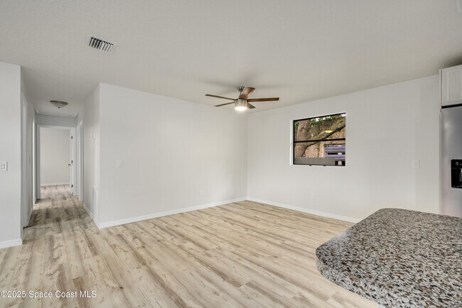 Building Photo - 1919 Poinsetta Blvd