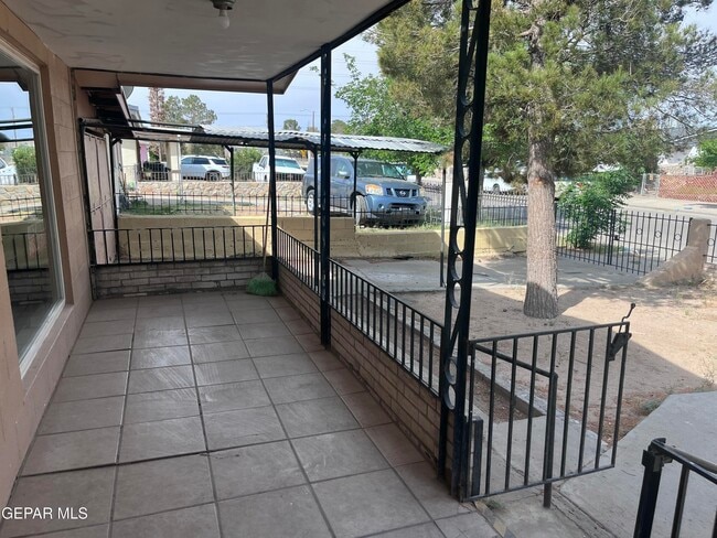 Building Photo - 216 Pacific Dr