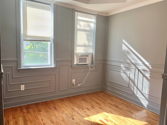 Building Photo - 7 Bedroom Home