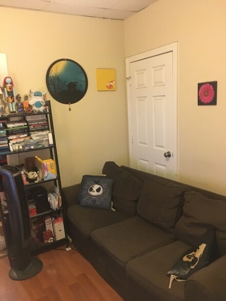 Building Photo - 194 Bennington St