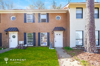 Building Photo - Charming Brick Townhome in Southeast Atlan...
