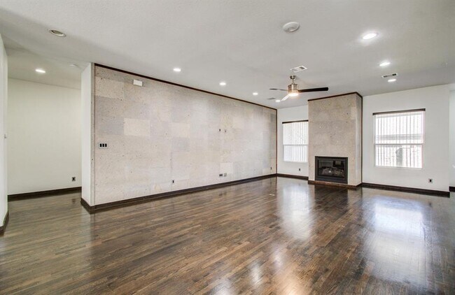 Building Photo - 15959 Knolls Lodge Dr