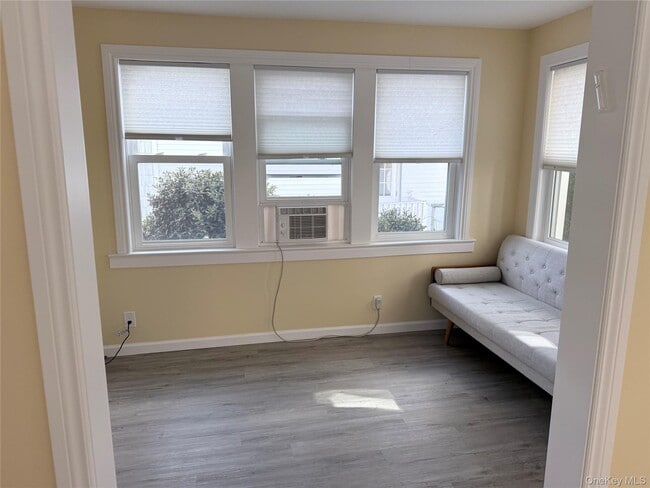 Building Photo - 363 Hewlett Pkwy