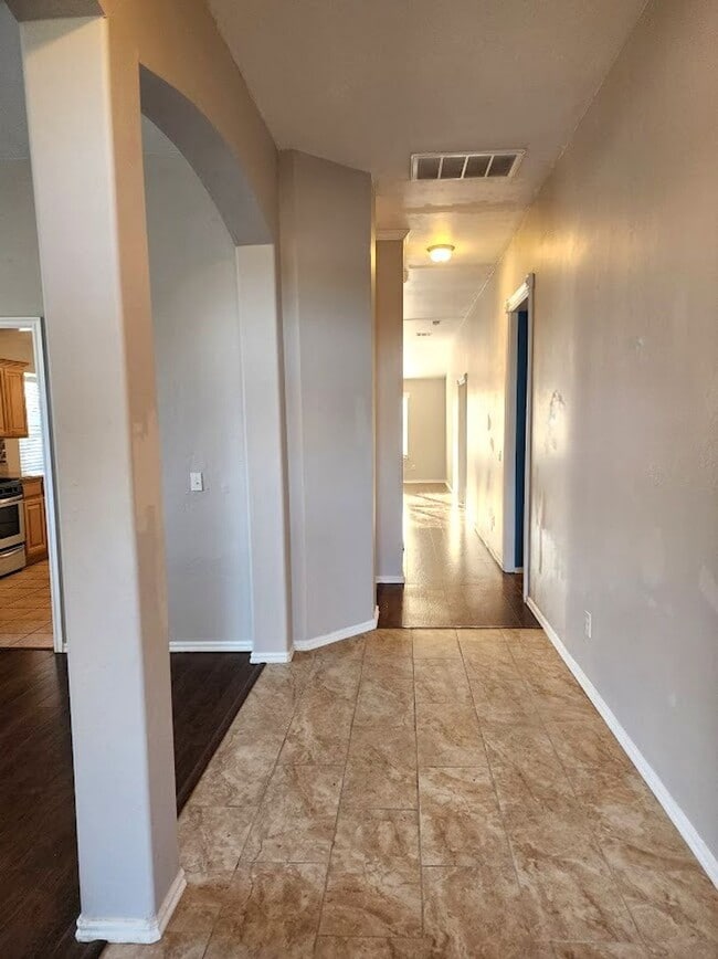 Building Photo - 3 Bed 2Bath 2 Car in the Westlake Addition NW OKC