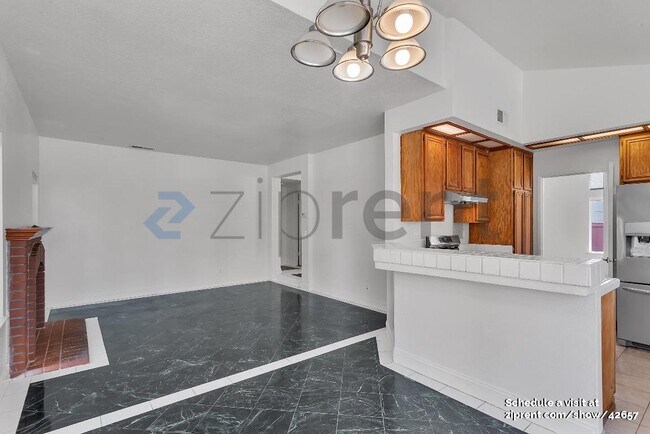 Building Photo - 115 Montego Dr