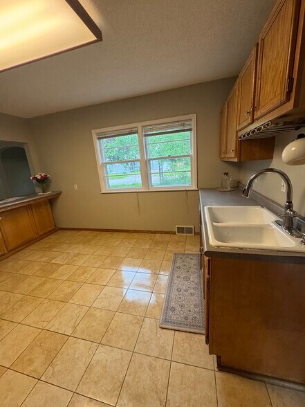 Building Photo - 4760 Dominick Dr