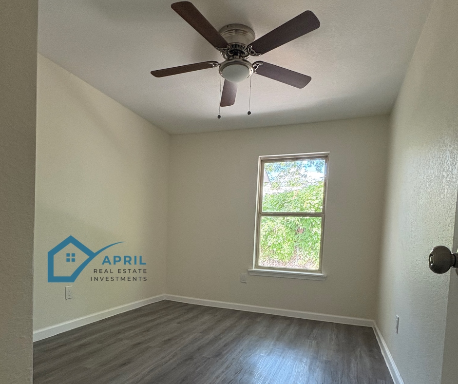 Bedroom 3 - 1927 W Mayfield Blvd