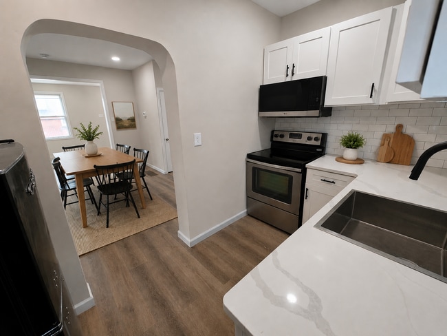 Building Photo - Beautiful Newly-Renovated Home!
