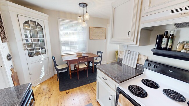 Building Photo - Sylvan Park Fully Furnished Home and Guest House-Shorter Term Leases Available!