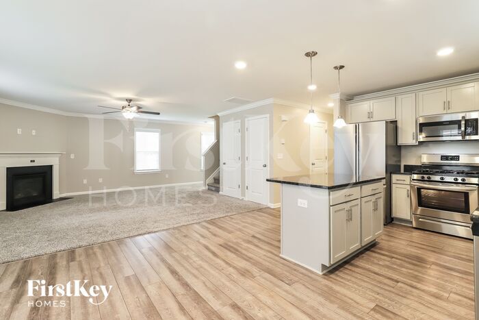 Building Photo - 824 Sage Hl Dr