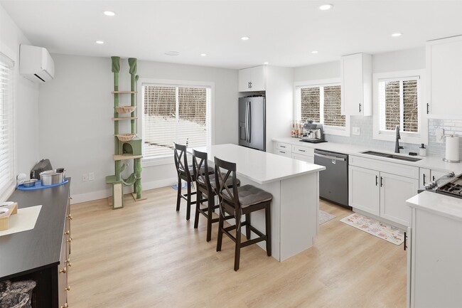 Building Photo - 253 Upper Mad River Rd