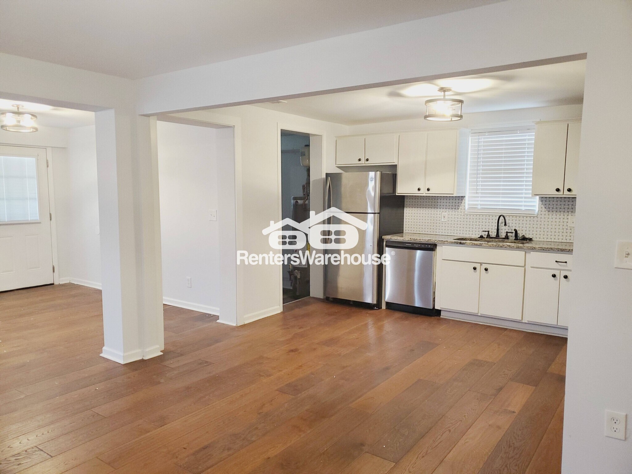 Building Photo - 1290 Chapel Dr