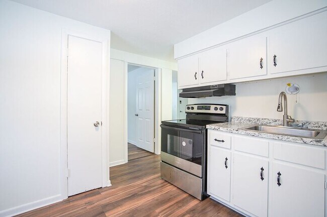 Building Photo - 98 N Alhambra Cir