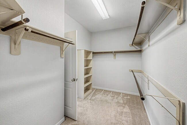Building Photo - 2302 Blue Jay Ln