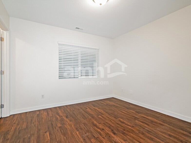 Building Photo - 4300 Edgewater Blvd NE