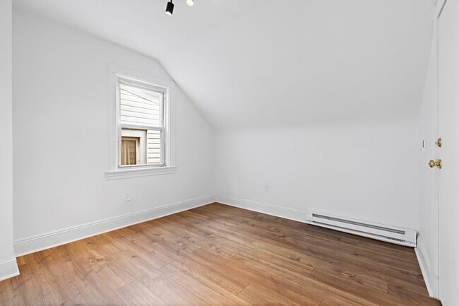 Building Photo - 44 Highwood Terrace