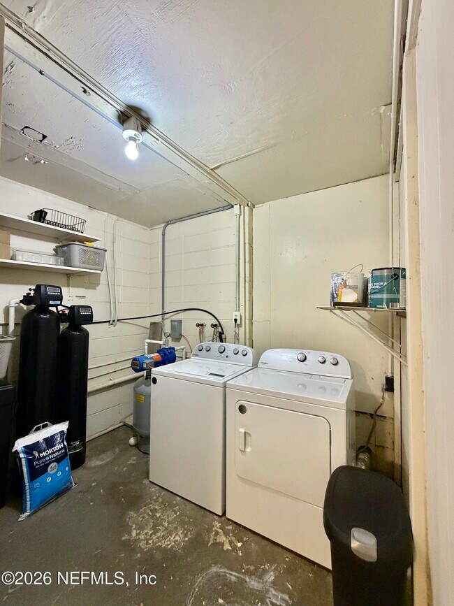 Building Photo - 8264 Devoe St