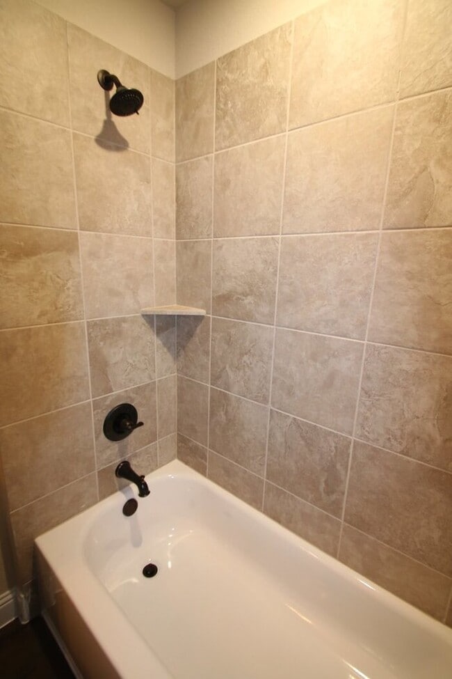 Building Photo - SENSATIONAL 3/2/ Duplex Home in AZLE ISD~ ...