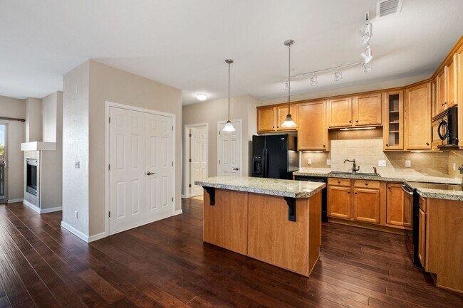 Building Photo - 9359 Las Ramblas Ct