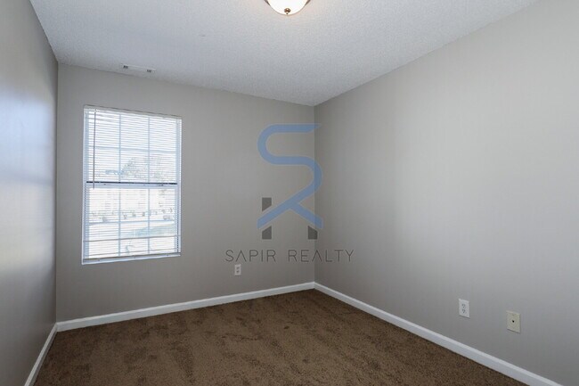 Building Photo - Move in before November 30th and get $100 ...