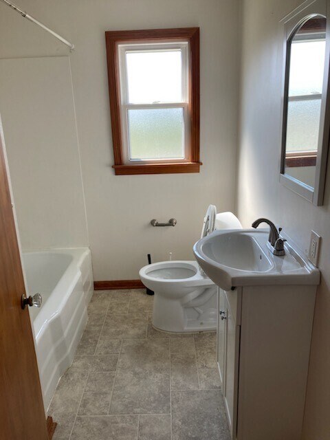 Building Photo - 586 Martin Rd