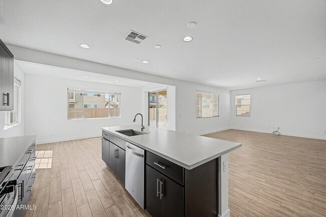 Building Photo - 21505 E Sparrow Dr