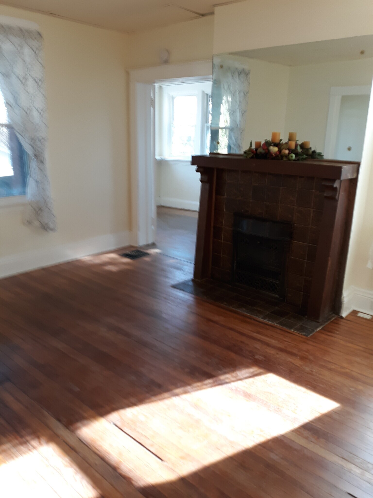 Living room - 2311 Muriel Ct
